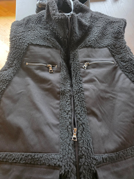 Svart sherpa nylon vesti – nýtt - 2