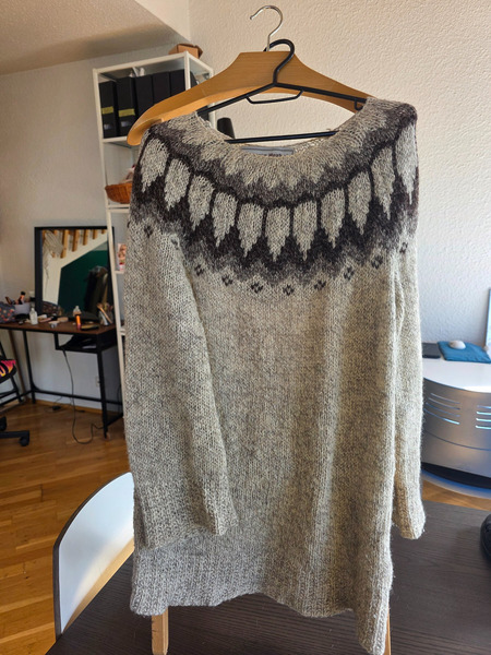 Farmers Market (Iceland). Lightweight wool sweater
