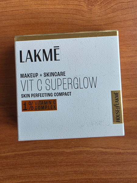Сияющая компактная пудра LAKMÉ с витамином С