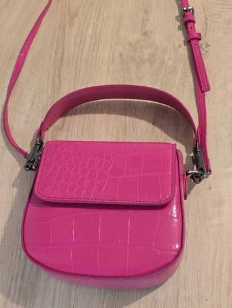 Bright pink shoulder bag