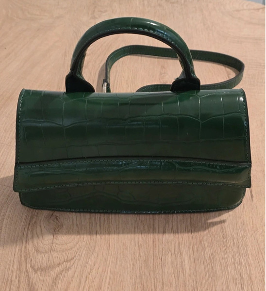 Zielona torebka Stradivarius z imitacji krokodylej skóry - 3