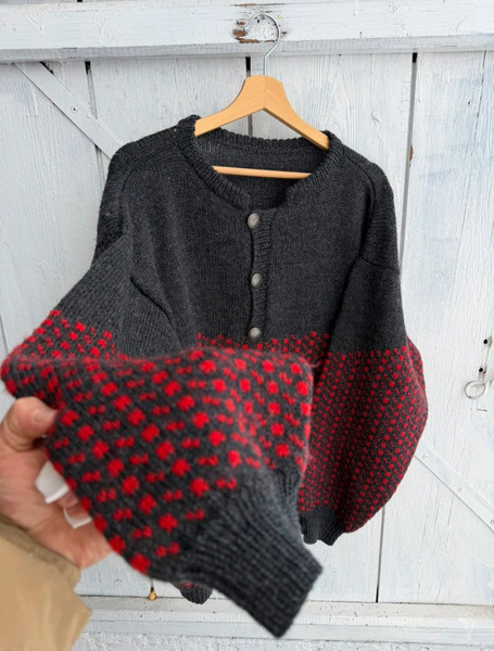 Piękny wełniany sweter boxy