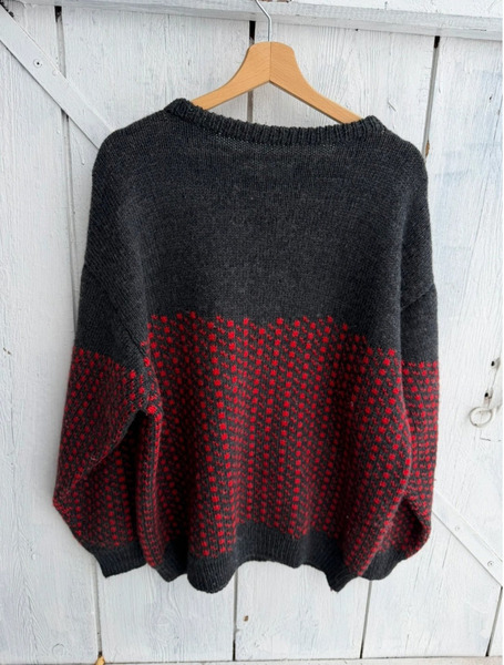 Piękny wełniany sweter boxy - 3