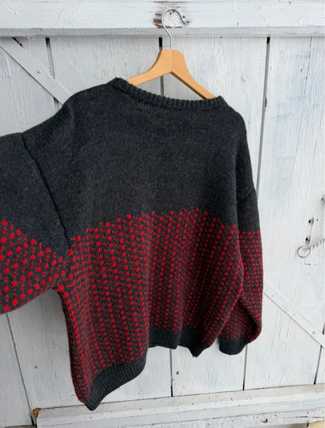 Piękny wełniany sweter boxy - 4