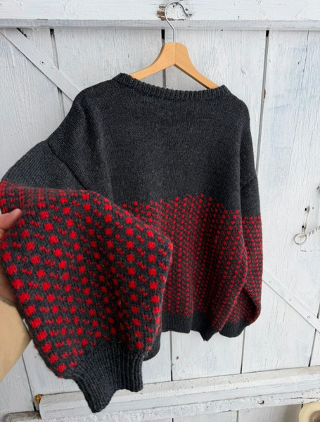 Piękny wełniany sweter boxy - 5