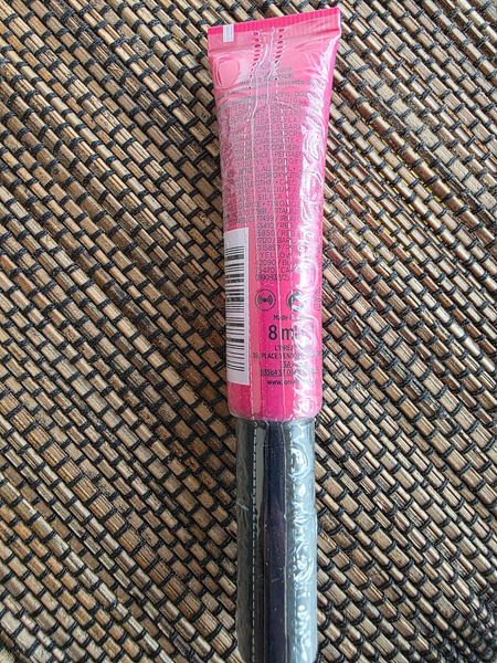Глянцевая жидкая помада L’Oréal Lip Paint Lacquer, оттенок 103 Fuchsia Wars - 3