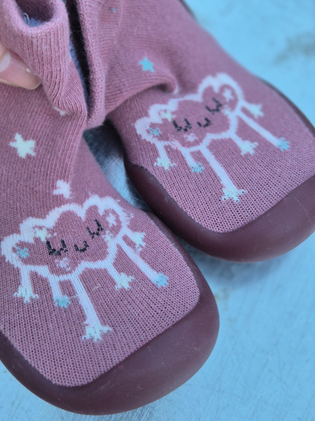Sandals, crocs, socks - 5