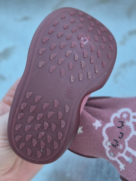 Sandals, crocs, socks - 7