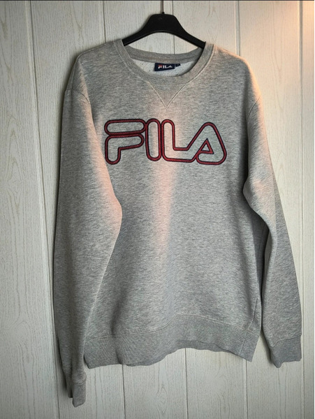 Grá vintage retro 00s herrapeysa frá Fila – stærð M