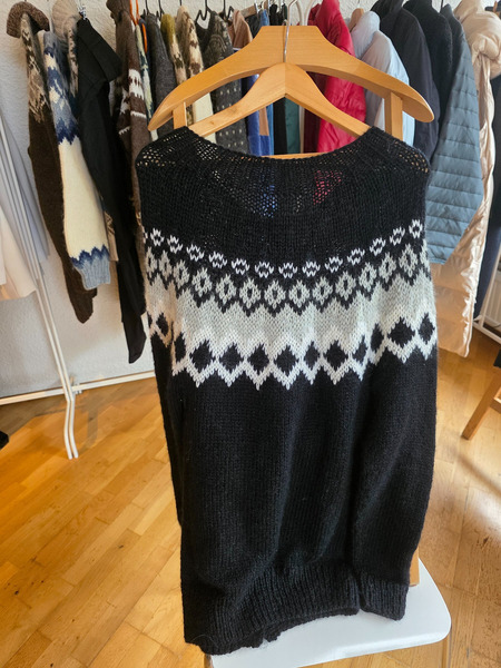 Black Nordic Style Cardigan with Icelandic Pattern - 4