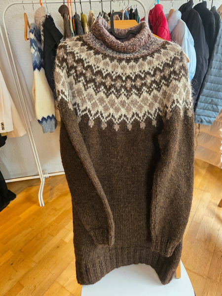 Authentic handmade lopapeysa in beautiful brown - 3