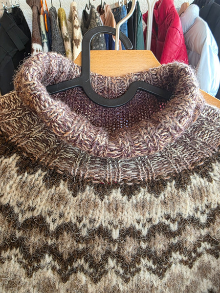 Authentic handmade lopapeysa in beautiful brown - 4