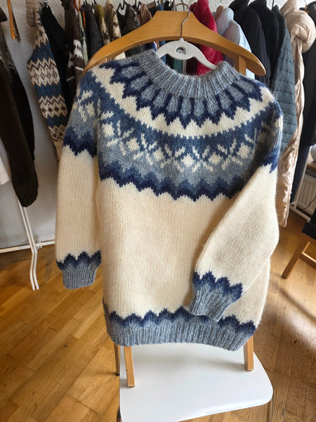 Authentic handmade lopapeysa from Iceland