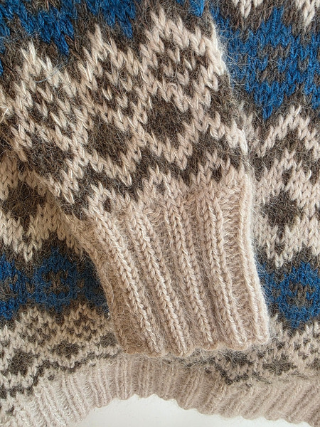 Beautiful vintage Scandinavian-style sweater - 4
