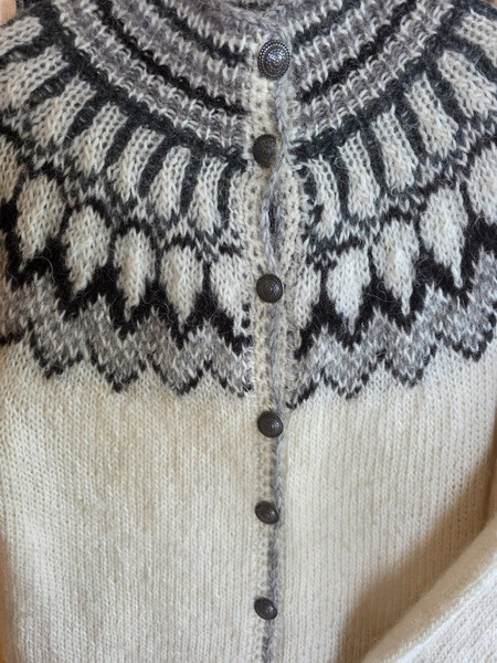 Traditional Icelandic lopapeysa cardigan - 2
