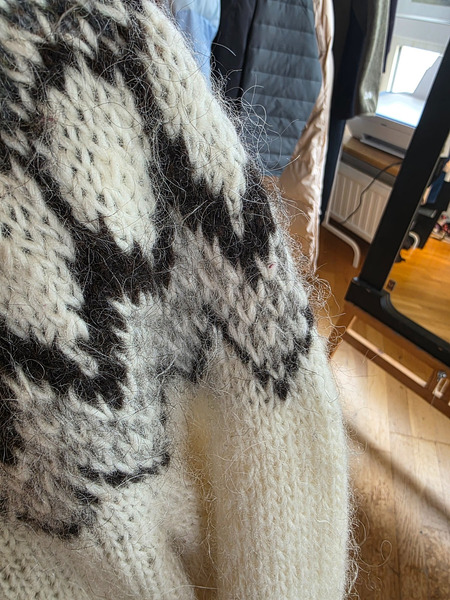 Traditional Icelandic lopapeysa cardigan - 7