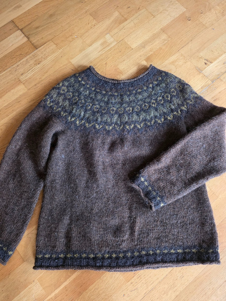 Beautiful brown icelandic lopapeysa L/XL