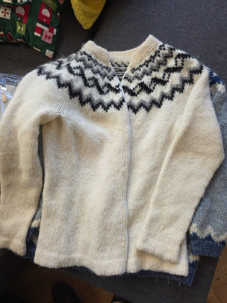 Handmade Icelandic wool cardigan XS