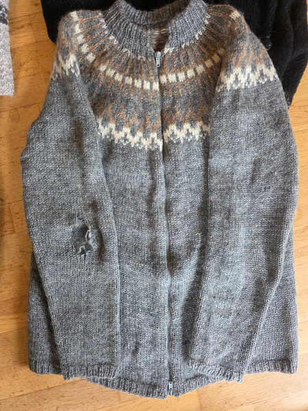 Real Icelandic lopapeysa - Great repair project