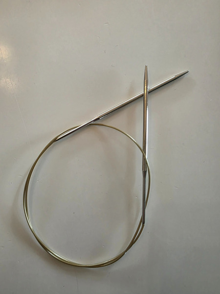 Metal circular knitting needles