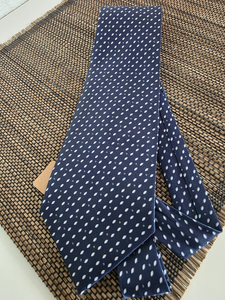 Elegant Navy Blue Patterned Tie – Classic Business Style