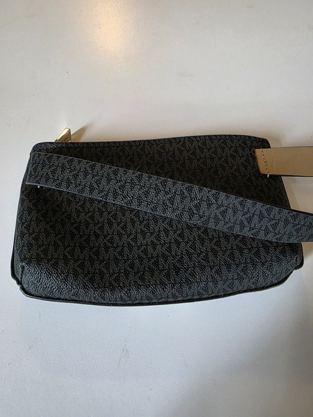 Michael Kors mittistaska fyrir síma - 5