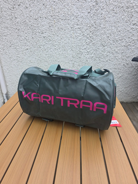 Kari Traa vatnsheld ferðataska / bakpoki 30L – Ný með merkimiða