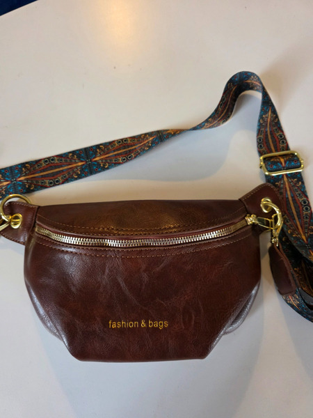 Brown Crossbody Bag – Spacious & Stylish