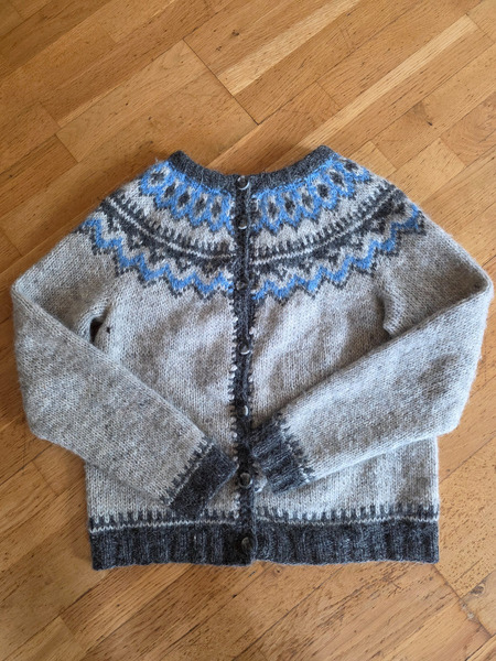 Icelandic Hand-Knitted Lopapeysa Cardigan – Size S/M