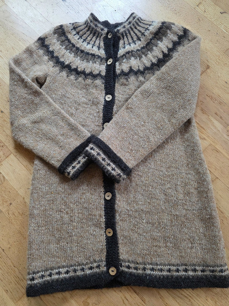 Icelandic Hand-Knitted Lopapeysa Cardigan – Size M/L
