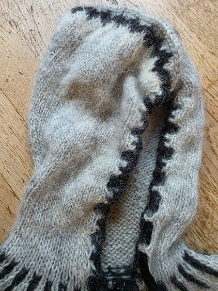 Lopapeysa með hettu – handprjónuð úr íslenskri ull - 2