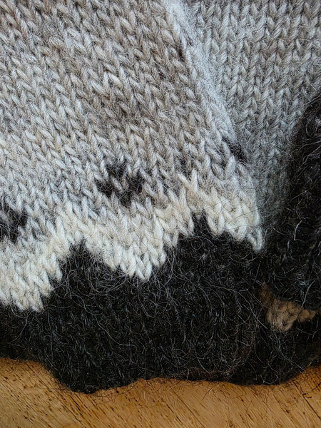 Lopapeysa með hettu – handprjónuð úr íslenskri ull - 4
