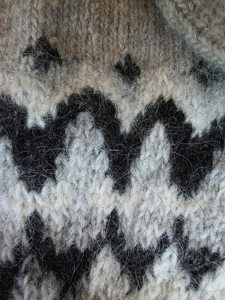 Lopapeysa með hettu – handprjónuð úr íslenskri ull - 7