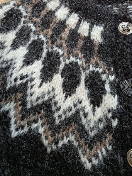 Svört hneppt lopapeysa - 3