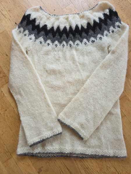Ljós lopapeysa úr íslenskri ull - 3