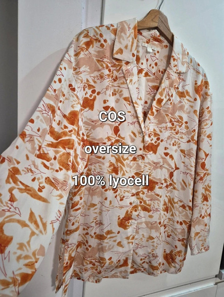 COS Oversize Lyocell Skyrta – Stærð M (oversize snið)