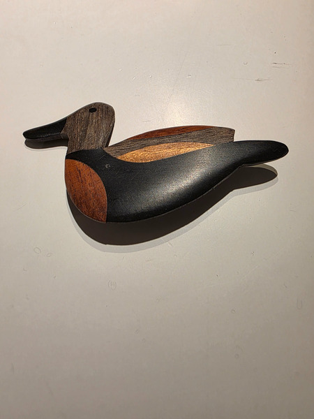 Handgerð tréönd – brjóstnæla - 2